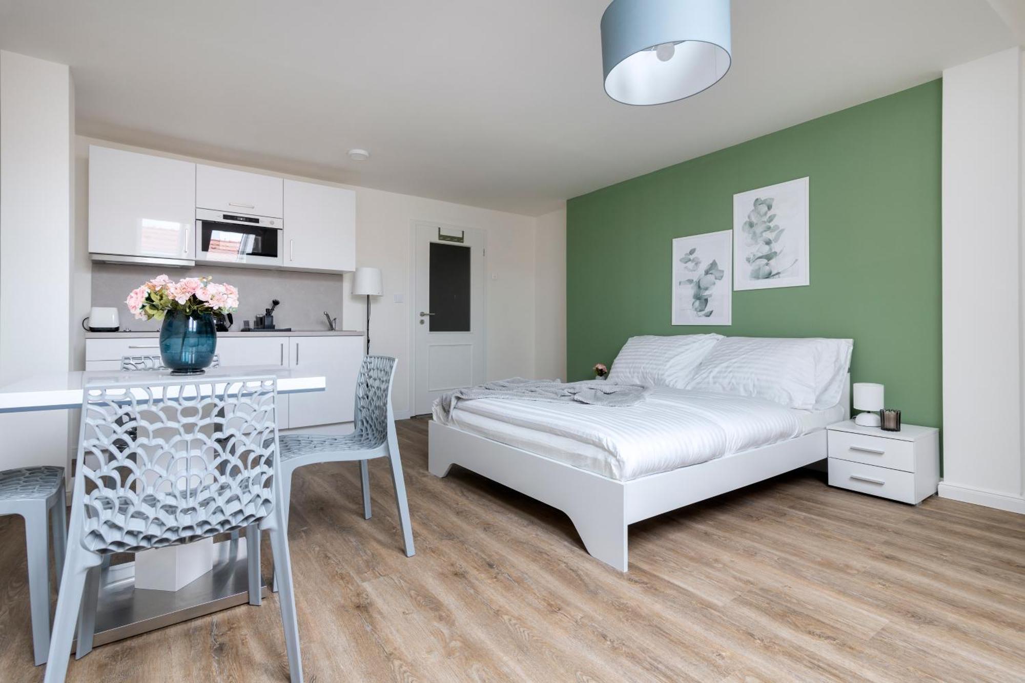 Central Haven Apartments Прага Экстерьер фото