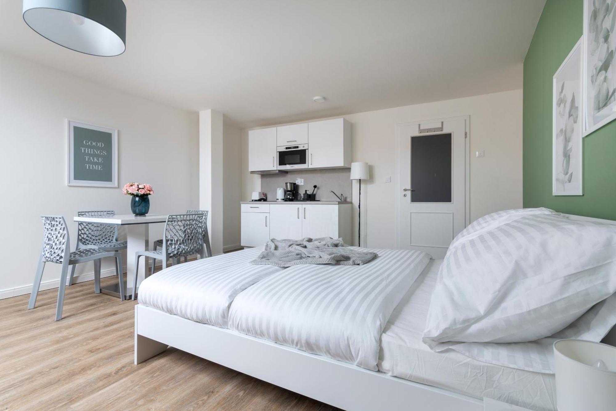 Central Haven Apartments Прага Экстерьер фото